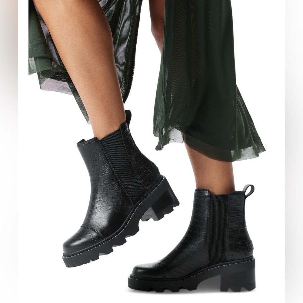 SOREL Joan Now Black Crocodile Patterned Ankle Chelsea pull on BOOTS Booties 8.5 - Picture 6 of 6